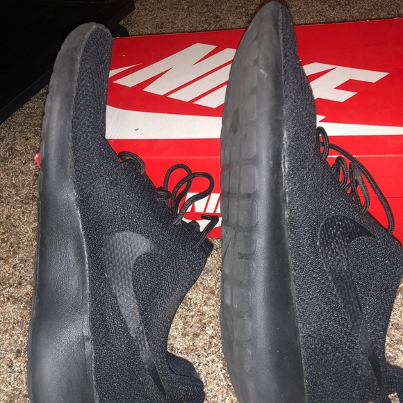 ROSHE RUNS TRIPLE BLACK 10.5 - Picture 3 of 3